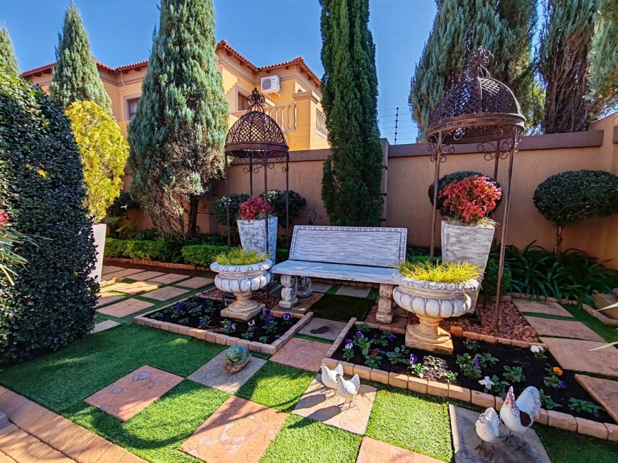 4 Bedroom Property for Sale in Van Der Hoff Park North West